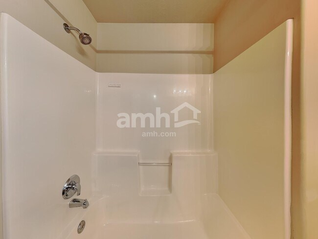 Building Photo - 858 N Wooden Ln