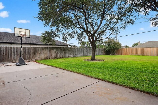 Building Photo - 8114 Etienne Dr