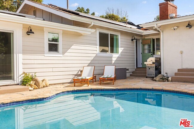 Building Photo - 107 Alto Dr