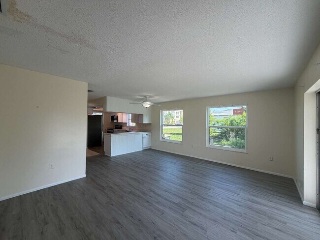 Building Photo - 2-bedroom, 2-bathroom residence located in Punta Gorda Isles