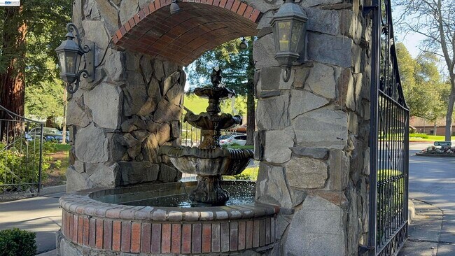 Building Photo - 118 Deer Meadow Terrace