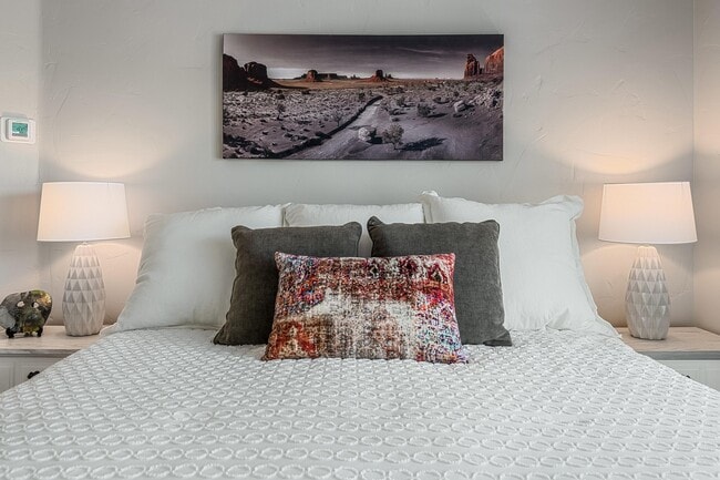 Building Photo - 7 Florentina Dr