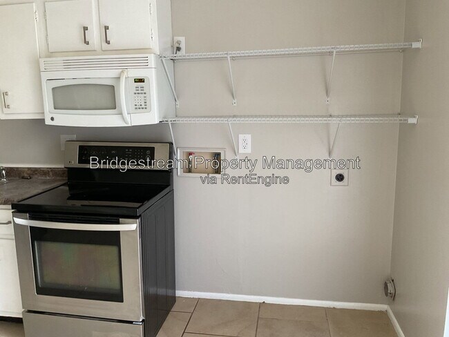 Building Photo - 4953 Leeper St