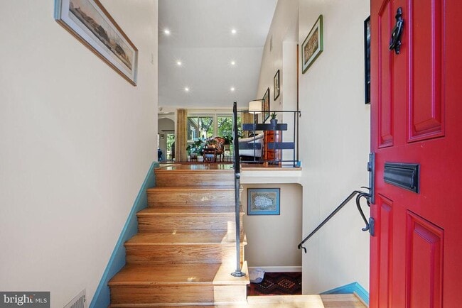 Building Photo - 5929 Avon Dr