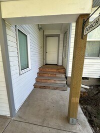 Building Photo - 1-Bedroom 1 Bath Apartment Attached To Mai...