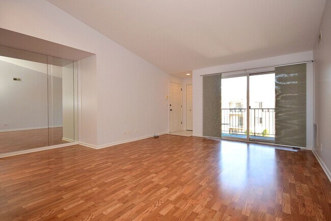 Building Photo - 5351 N East River Rd
