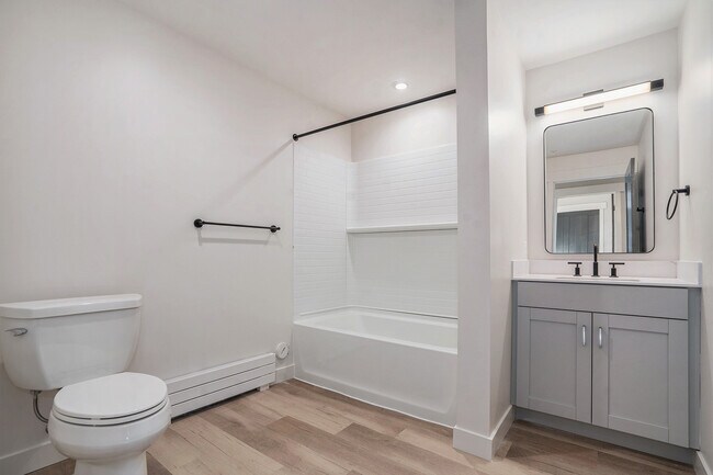 Building Photo - Zone 32