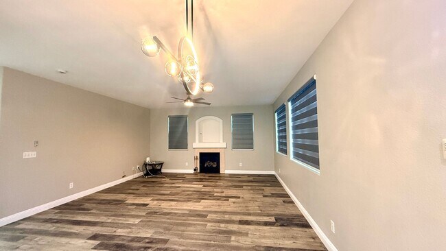 Building Photo - Five bedroom home in Henderson with downstairs bedroom and pool And Spa