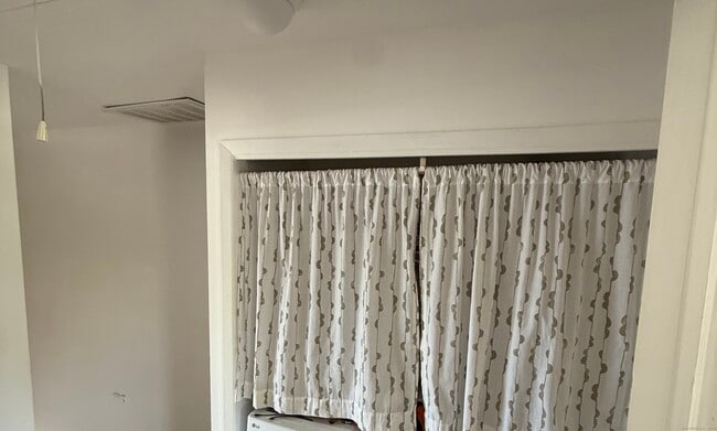 Building Photo - 14 1/2 Fairview Ave