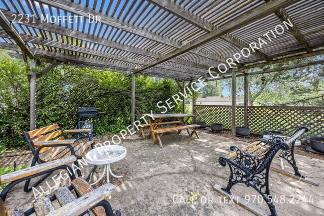 Building Photo - 2231 Moffett Dr