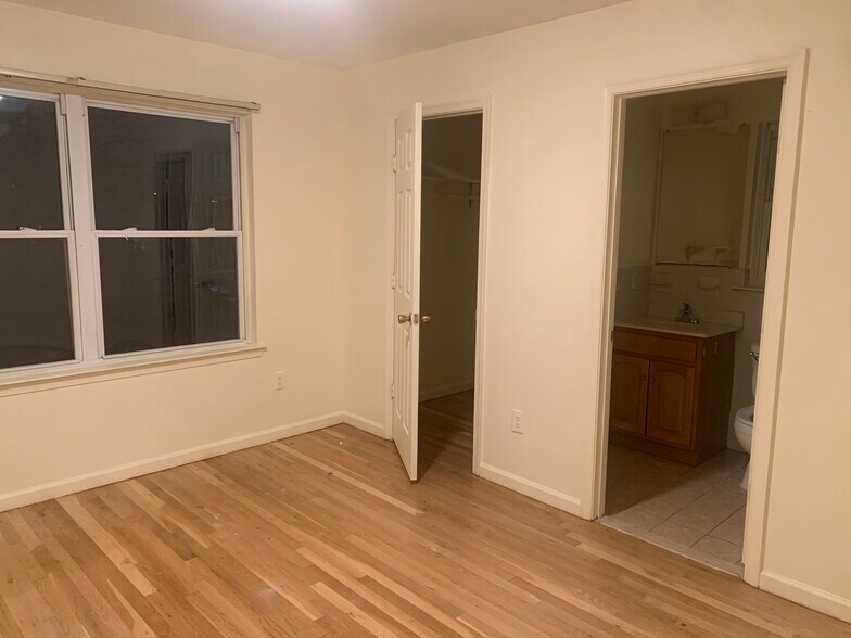 Building Photo - 68 Pamrapo Ave