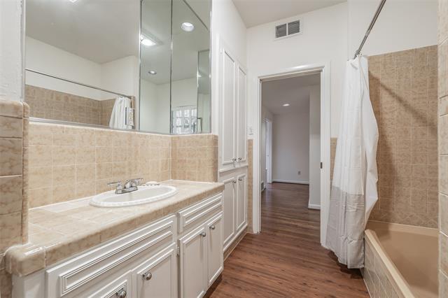 Building Photo - 6205 Greenway Rd