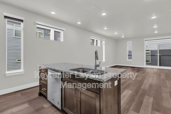 Building Photo - 453 E 690 S