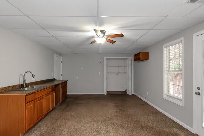 Building Photo - Impressive 4 Bed, 3 Bath Home with Fenced ...