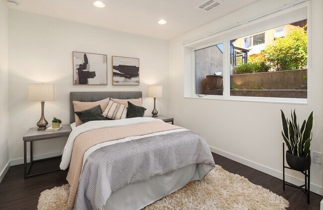 Building Photo - 3bd/3ba Seattle Townhome