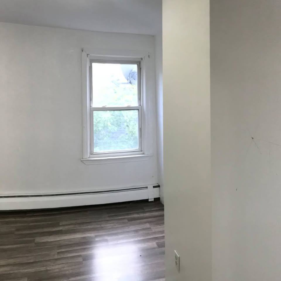 Building Photo - 10 7th Ave