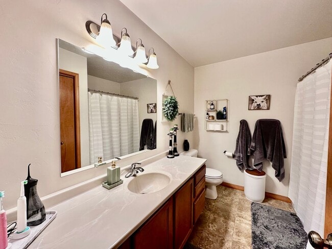 Building Photo - 1170-1172-1172 S Atrium Ct