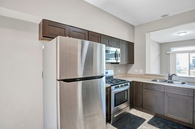 Building Photo - 951 Viewpoint Dr