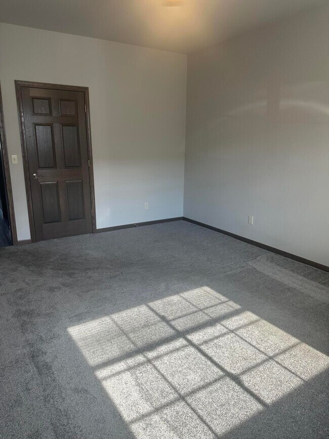 Building Photo - 1325 Hagar St