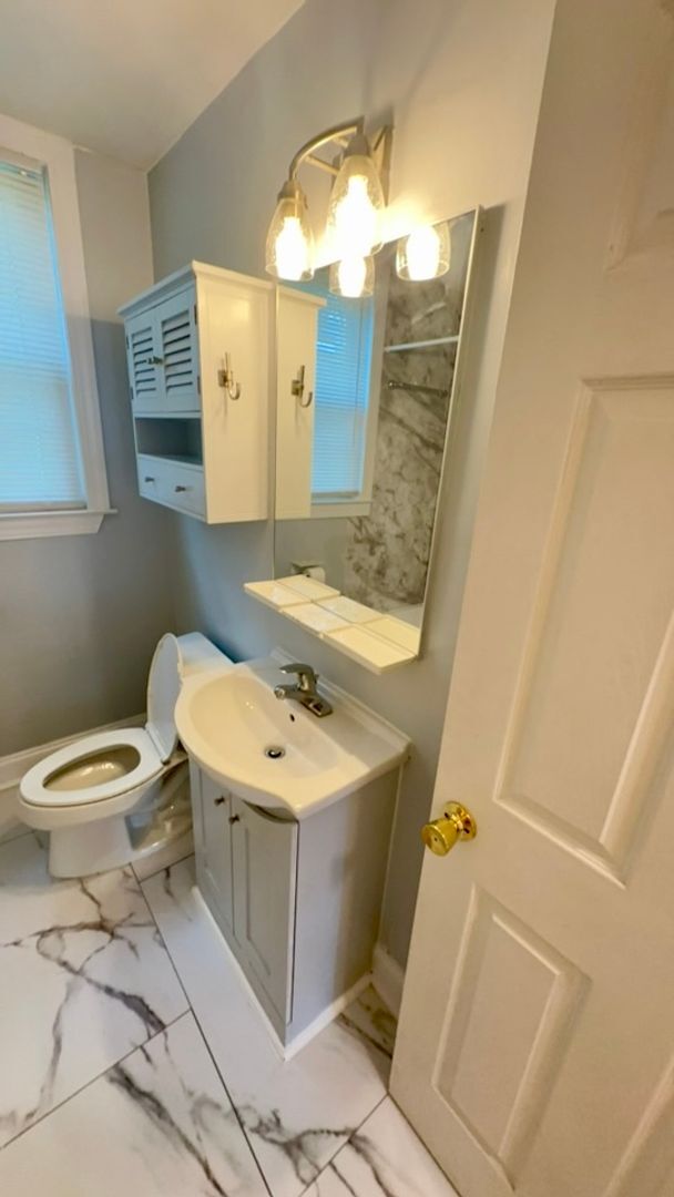Building Photo - Bright & Modern 1-Bedroom Condo in Heathwood Court – Walkable & Inviting ~ Available May 2026!