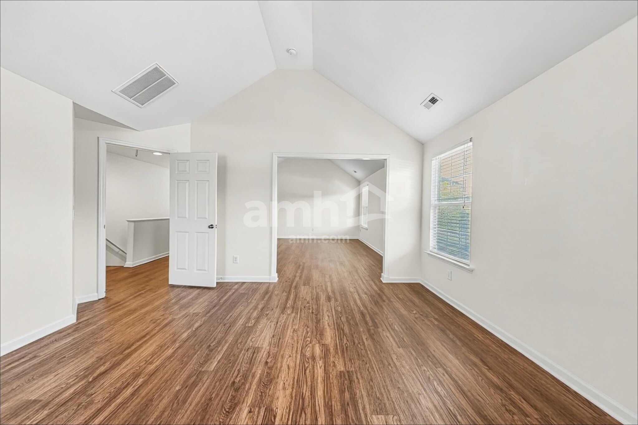 Building Photo - 1010 Golden Crest Dr