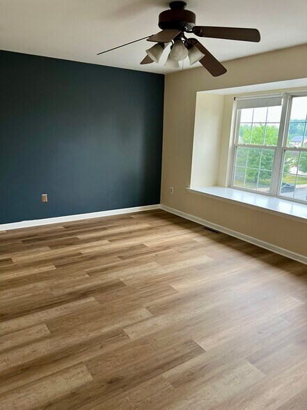 Master bedroom - 2627 Chestnut Ln