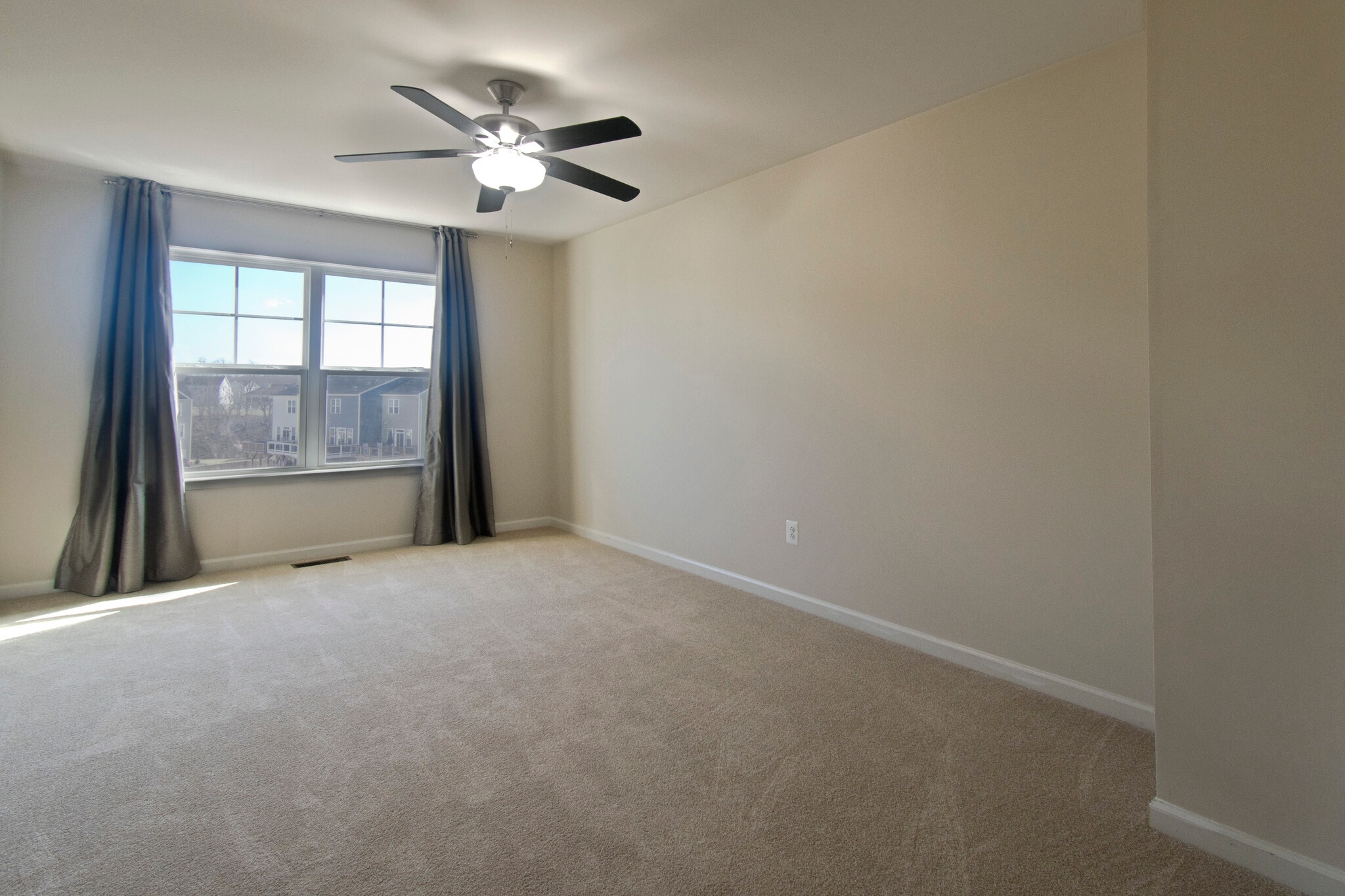 Primary Bedroom - 105 Gristmill Ct
