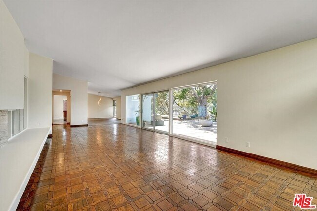 Building Photo - 2755 Carmar Dr