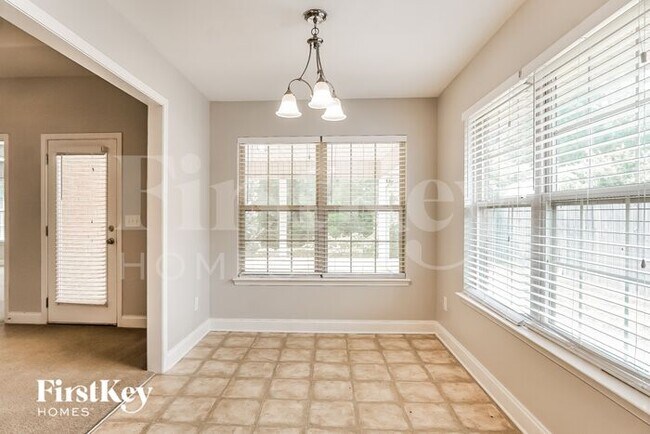 Building Photo - 221 Hillcrest Dr