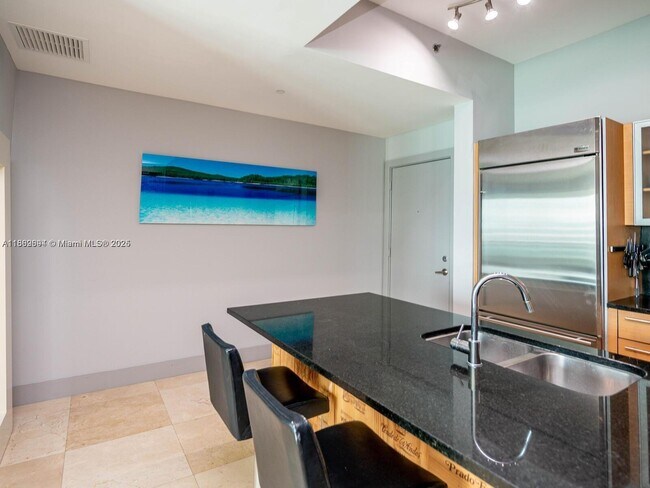 Building Photo - 950 Brickell Bay Dr