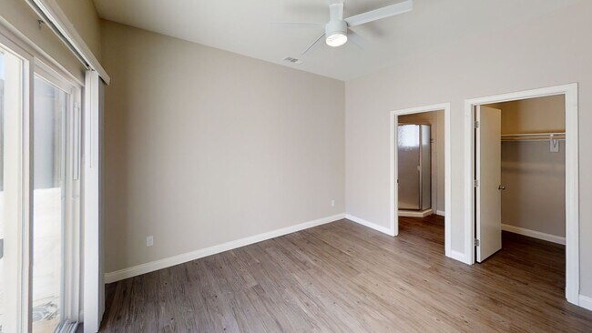 Building Photo - HUGE House on College! Quick Walk to Campus!