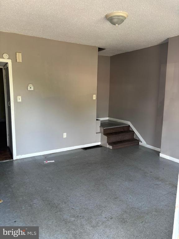 Building Photo - 416 E Oak St