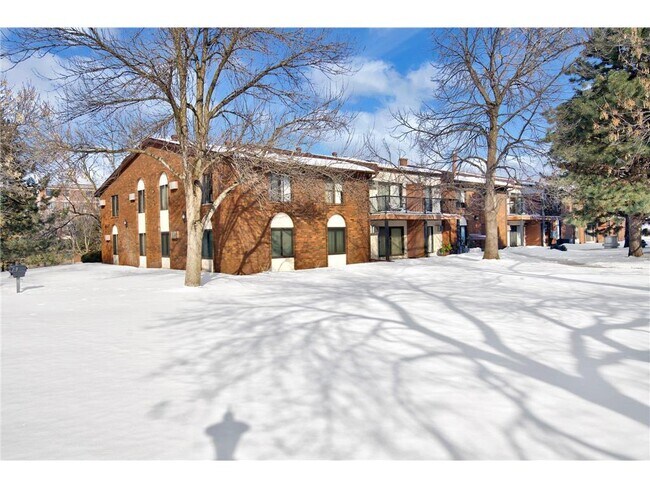 Building Photo - 7300 York Ave S