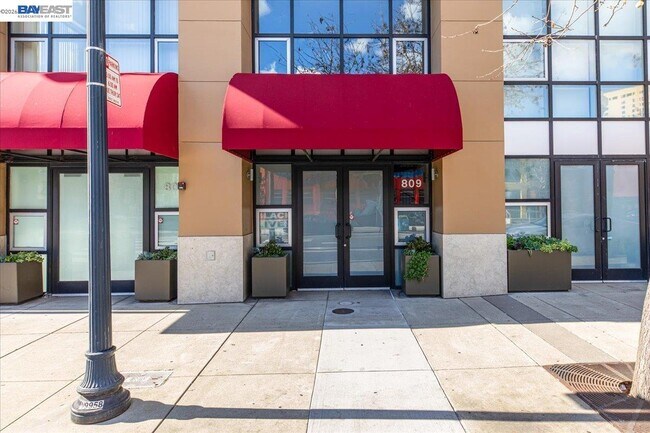 Building Photo - 809 Clay St