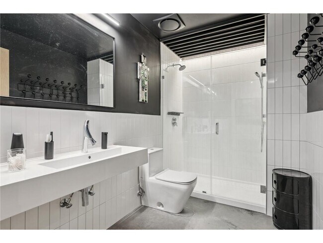 Building Photo - 250 Park Ave