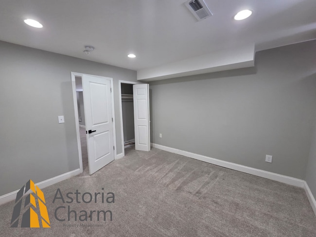 Building Photo - 4 Bedroom Rowhome with Loft Style Primary Suite and Finished Basement