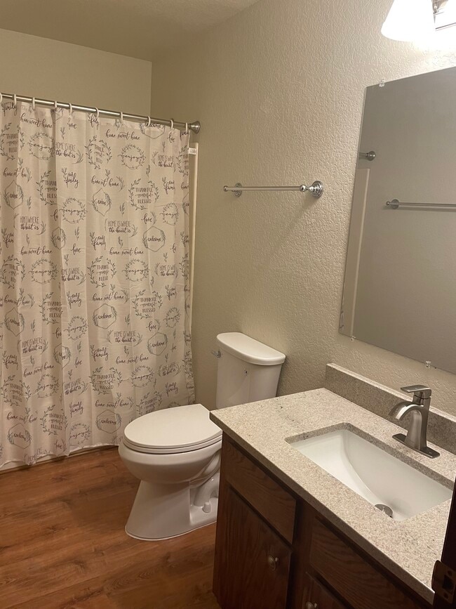 Building Photo - 2485 S Mountain View Dr