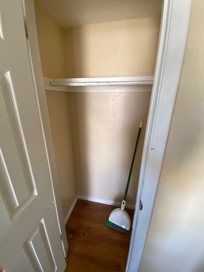 Building Photo - Beautiful 3 bedroom