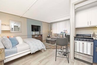 Building Photo - The Flats at Jackson Square