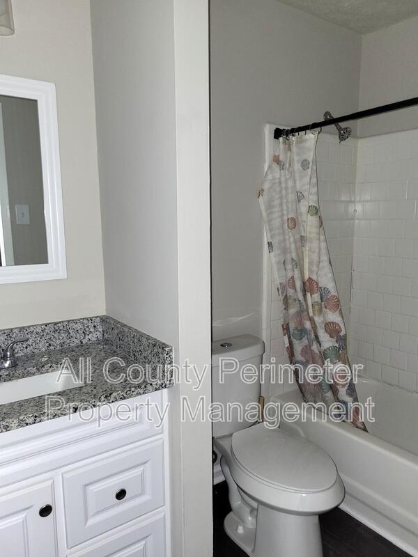 Building Photo - 1867 Myrtle Dr SW