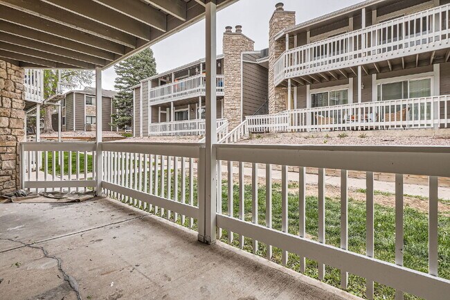 Building Photo - Spacious 1,177 sq ft 3-Bed / 2-Bath Condo ...