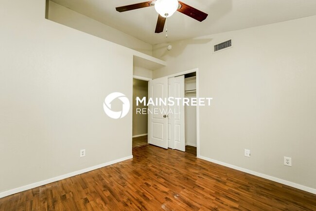 Building Photo - 6730 W Nueva Vista Dr