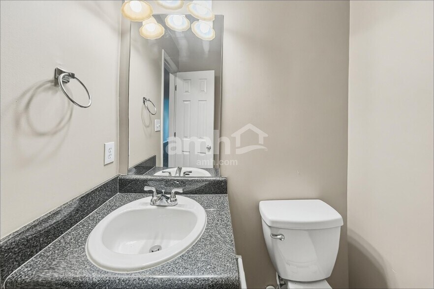 Building Photo - 3094 Lonetree Point