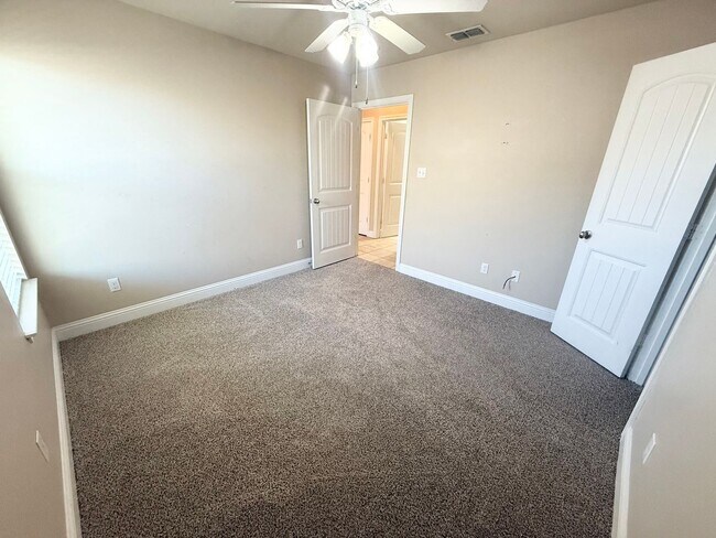 Building Photo - 334 Princess Place