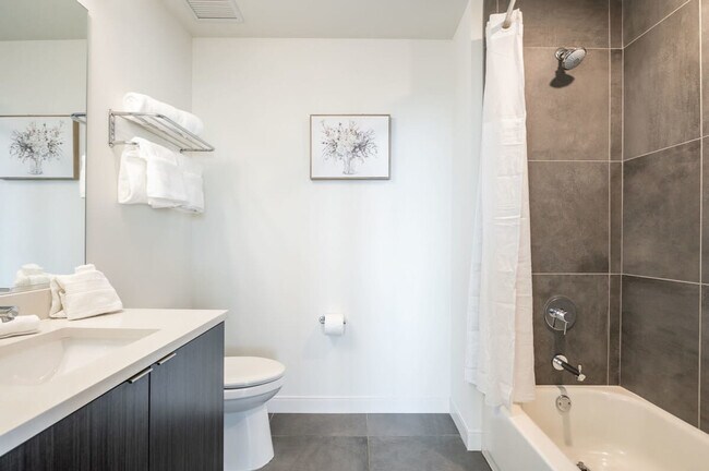 Building Photo - 1411 S Michigan Ave