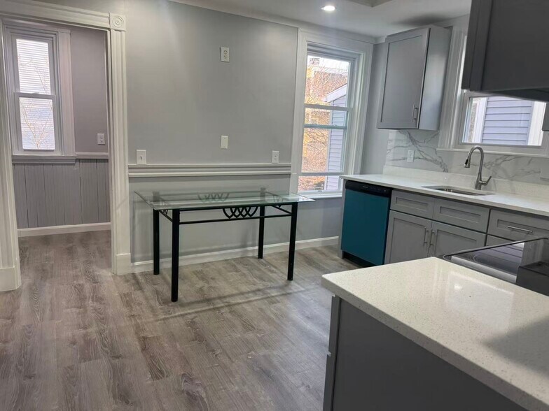 Building Photo - 43 Bradley St