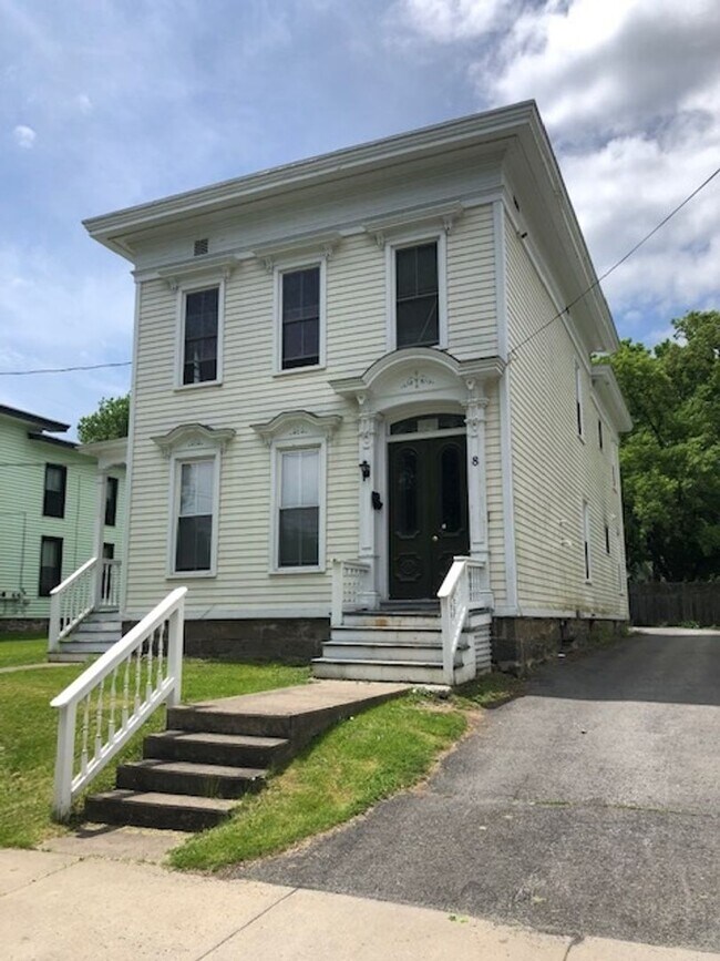 Building Photo - Montgomery St - 008