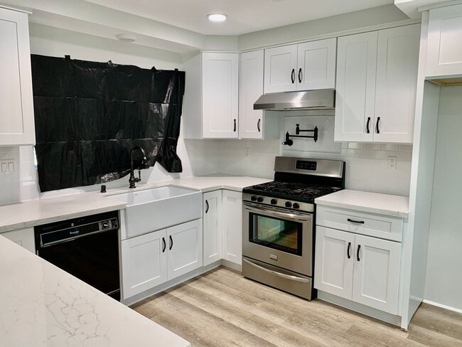 Building Photo - Newly Rebuilt 2 Story Home