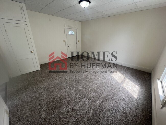 Building Photo - Westside Efficiency Unit | Downstairs | EH...