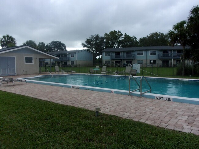 Building Photo - 700 W Pope Rd